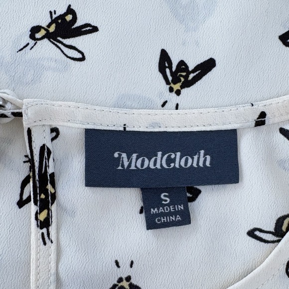 ModCloth Bee Print Top Women S Blouse Whimsical Garden Fairy - Picture 3 of 8